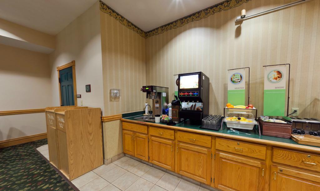 Country Inn & Suites By Radisson, Salina, Ks Exterior foto